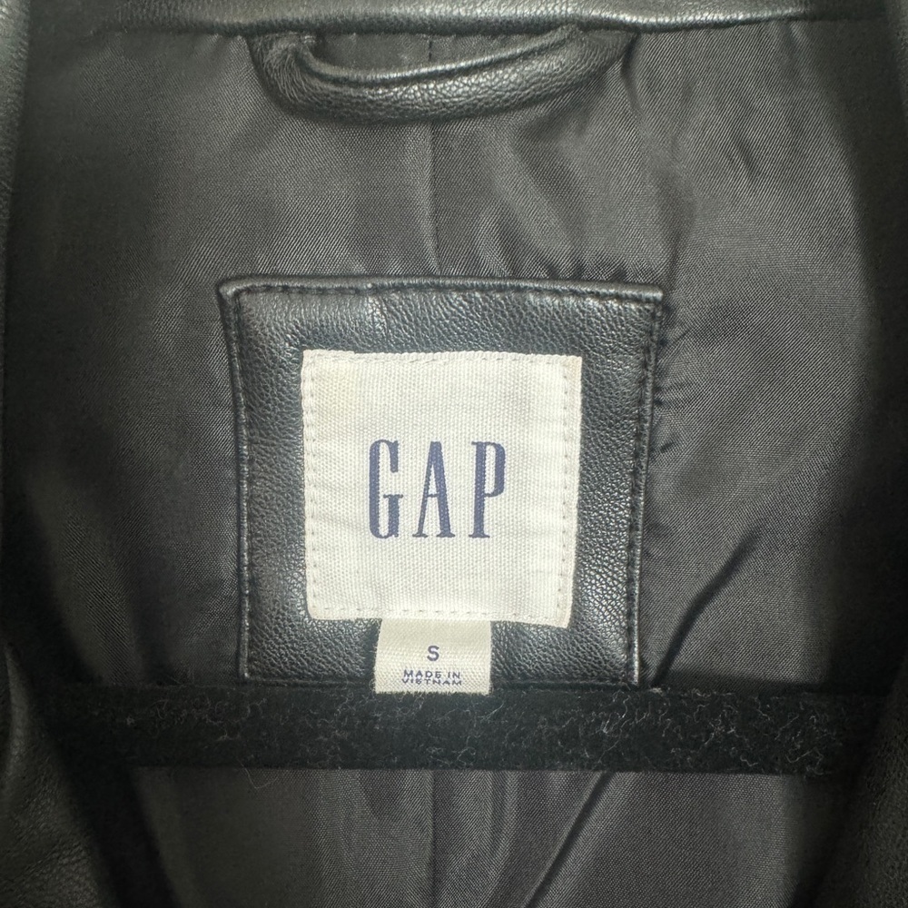 LIKE NEW GAP Faux Leather Jacket - Picture 4 of 4